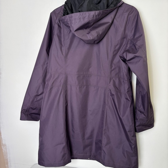 Eddie Bauer Weatheredge Plum Hooded Raincoat - Picture 2 of 7